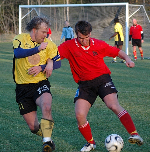 2007_0418_15.JPG - Johan Reinholdsson i armkrok med sin motståndare